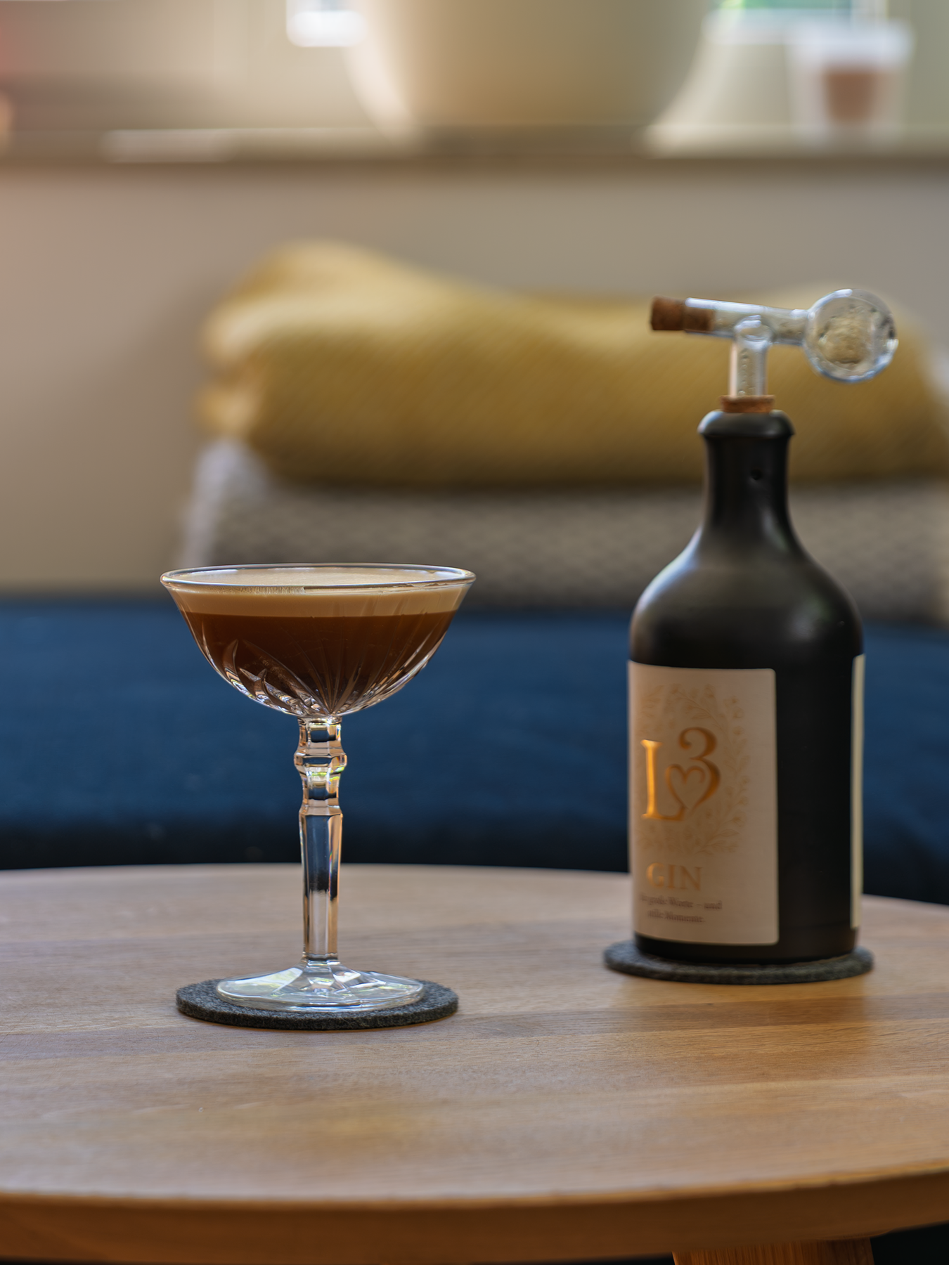 Cafe en Rose mit L³ Gin serviert im Glas.
