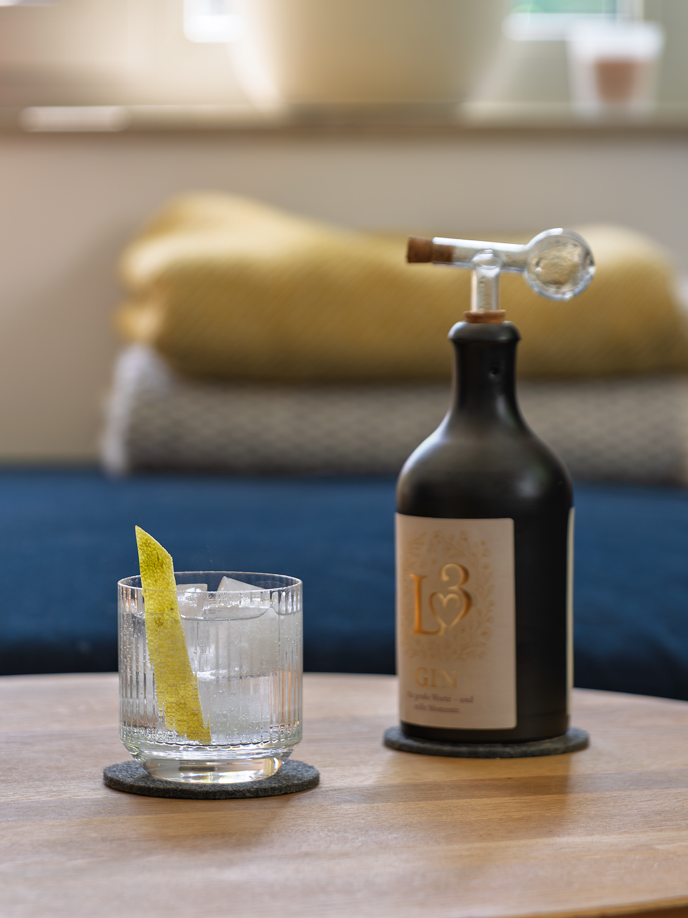 L³ Gin & Tonic serviert im Glas.